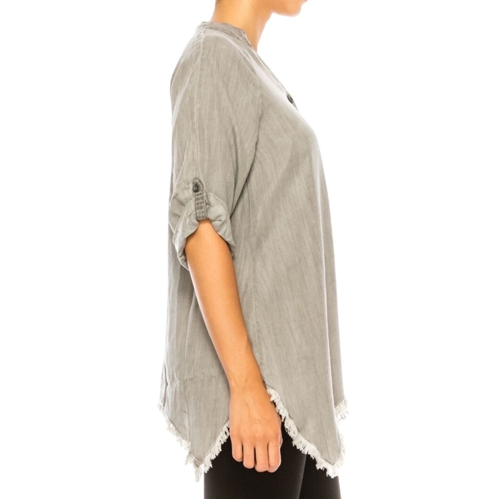 Hester & Orchard Women Medium Gray Tencel Button Split Neck Fringe Sharkbite Top - Picture 3 of 12